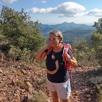 La maison de Martine est située dans une résidence sécurisée avec piscine de 25 m tennis boulodrome