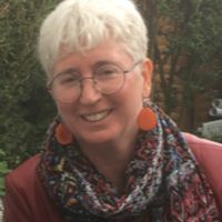 Appartement 2 pièces à Montreuil de 50 m2, proche métro (7 mn à pied). Accès à Paris par le métro.