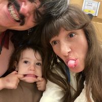 Lucie, Charly et Jos hus