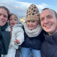 Grand maison de campagne avec vaste jardin, oasis de calme idéale pour se détendre en pleine nature.