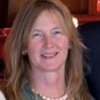 Appartement de deux chambres  et terrasse ensoleillé donnant sur les pistes de ski et les montagnes.