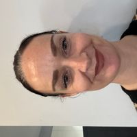 La grande maison à côté de la mer