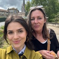Maison de village sur trois niveaux avec terrasse partagée et accès direct au Tarn