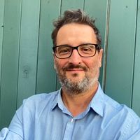 Maison à 5 minutes à pied du métro, à 15 min du centre de Paris avec petit jardin et terrasse