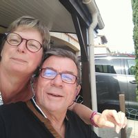 La maison de Nicole & Alain dans un domaine sécurisé, avec 2 piscines, à 10 min à pieds de la mer.