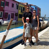 Amplio piso familiar a 3 min de la playa en la Costa Brava con 4 habitaciones y grandes balcones.