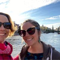 Marie-Lou's house bright, airy and confortable.  Very quiet area, and yet right downtown.