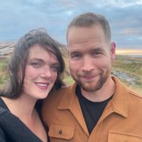 Dreamy home with nature views, a hot tub, home gym, and access to world class ECT hiking.