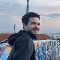 A cozy room in a 3 bedroom artsy apartment. The most charming house you'll come across in Lisbon.