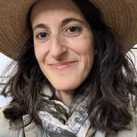 Spacious family-friendly Berlin altbau near Victory Tower, Tiergarten & Spree