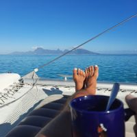 Catamaran sur le lagon, avec vue Moorea