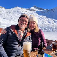 We offer a self contained studio, next to our main house with a beautiful garden, next to a river.