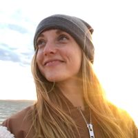 Designer’s Family Friendly downtown home with big backyard, beautiful details, and sunshine