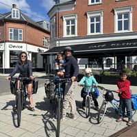 Appartement chaleureux et spacieux, terrasse, balcon et calme en plein cœur de Paris.
