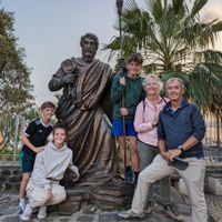 Log cabin with mountain views and River access