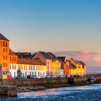 Luxury 18th c. Cottage.  Newly renovated while retaining its old charm characteristics.