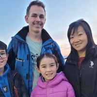 Lower-level 1 bedroom suite, in a very walkable area, less than 2 km to the ocean