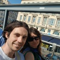 Apparemment avec jardin en plein centre de Marseille, à deux pas du parc Longchamp.