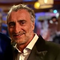 Beautiful 19th century house with a garden in central Paris