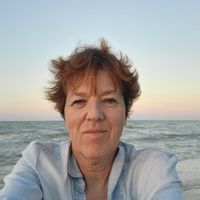 Bettina's home with a view/access to the Madawaska River, within walking distance to Neat Cafe.