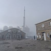 Appartement 2 chambres traversant, avec vue sur la Tour Eiffel et sur la Petite ceinture.