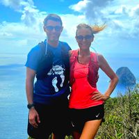 Villa avec piscine dans un jardin arboré