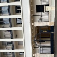 Situé a 5 minutes a pied du centre ville, l'appartement est situé dans une résidence récente.