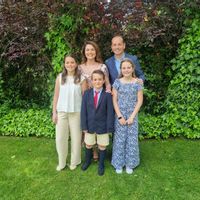 Bonita casa unifamiliar con chimenea y amplio jardín en zona residencial. Ideal para familias.