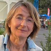 Charming tree story house just two blocks from scenic harbor views and Shem Creek Water Park