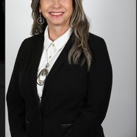 Welcome to your peaceful retreat in the Chautauqua area of historic Old Town NOTL, Canada.