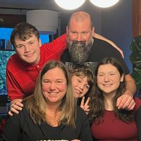 3 bedroom 2 bath, private backyard and hot tub in the heart of Vancouver