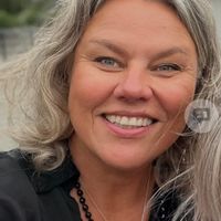 Upplev Gotland! Bo 10 km utanför världsarvsstaden Visby i keramikerns mysiga hus med stor trädgård