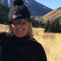 Luxury Mountain Log Home Retreat Near Bald Mountain, with Private Parking, Expansive Mountain View’s