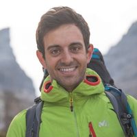 Natural 3 floor, 350sqm home with mountain view, pool, hot tub, garden, trampoline, close to Lakes