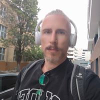 I can accommodate 2-3 persons. Maybe a small pet too. 1 room apartment in best location.