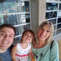 Nicolás Rosales y Carola Morchios hus