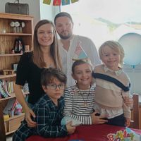 Appartement  avec cuisine et salle de bain. Accès à une piscine chauffée partagée.