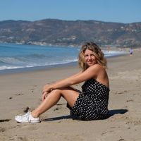 Private room in the center of Barcelona, in a beautiful, spacious, and bright house.