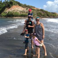 Grande maison moderne et lumineuse.