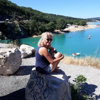 Petite maison dans le premier village bio de France .