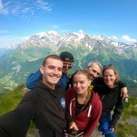 Maison avec piscine au pied du château